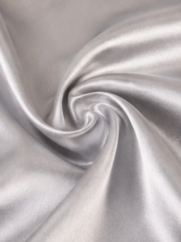 Women's Fashionable Satin Blouse, a Soft, Lustrous, Elegant and Loose-Fitting Long-Sleeved Top, Suitable for Office Wear and Daily Casual Occasions in Spring and Autumn